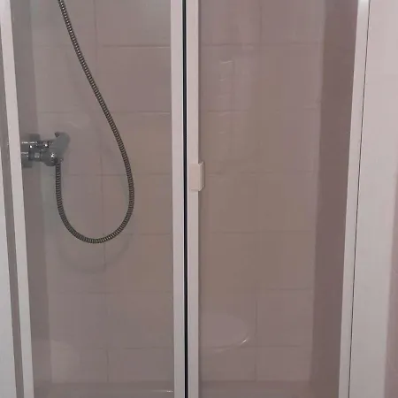 Rez-de-chaussee Avec Terrasse, Parking, Animaux Acceptes Pres De La - Fr-1-675-15