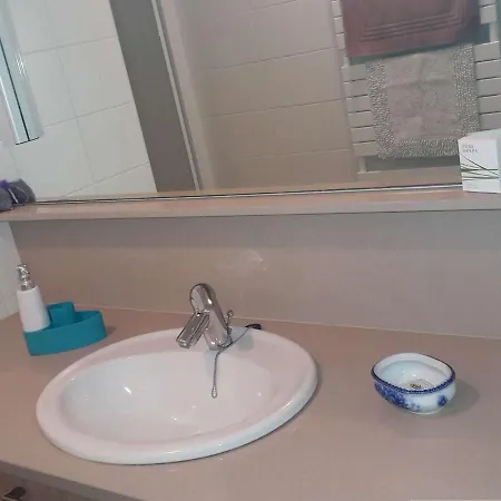 Rez-de-chaussee Avec Terrasse, Parking, Animaux Acceptes Pres De La - Fr-1-675-15 Appartement